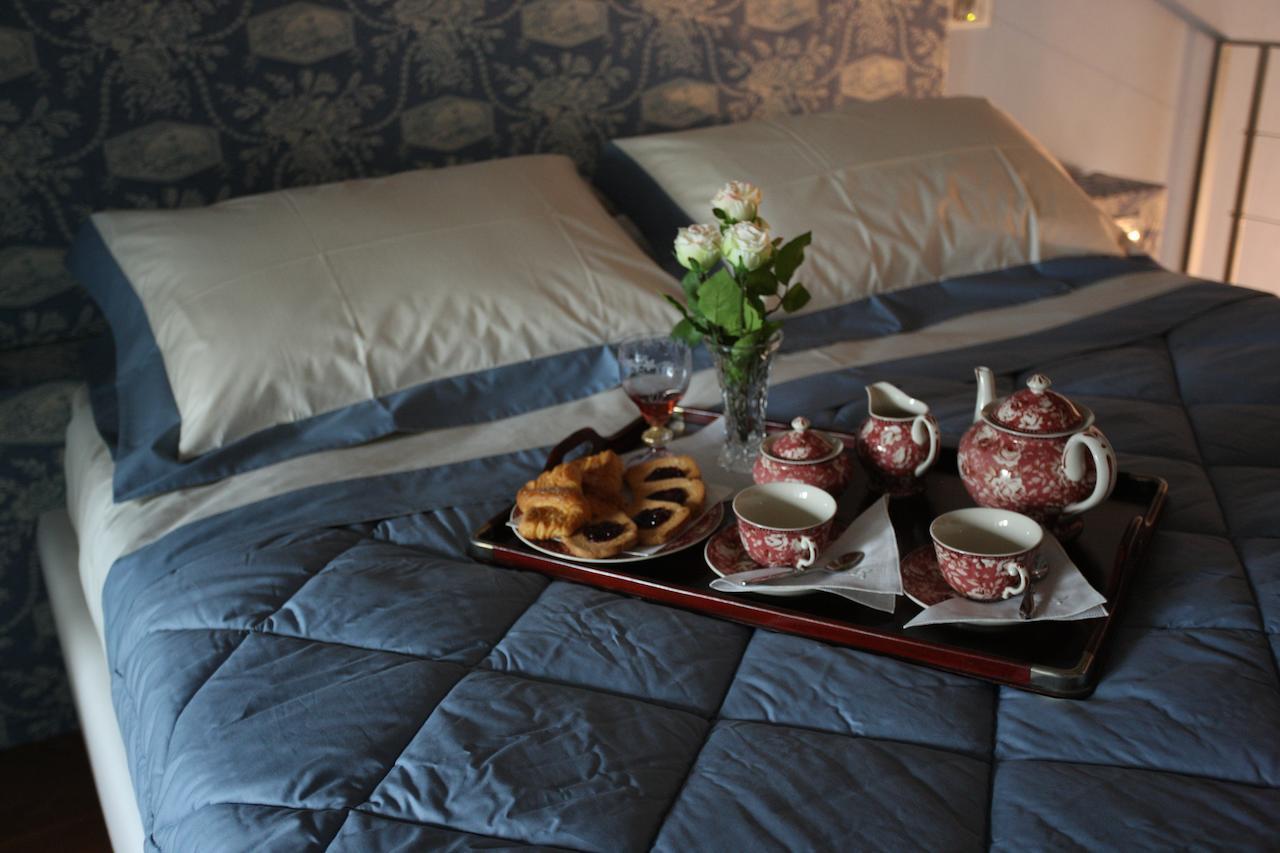Palazzo Santinelli Bed & Breakfast SantʼAngelo in Vado Стая снимка